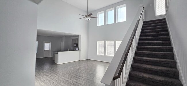 Building Photo - 10050 Pine Valley Ct