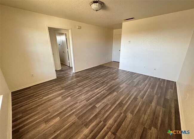 Foto del edificio - 3404 Zephyr Rd