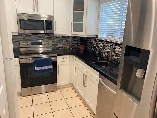 Foto del edificio - 2529 NE 41st Terrace