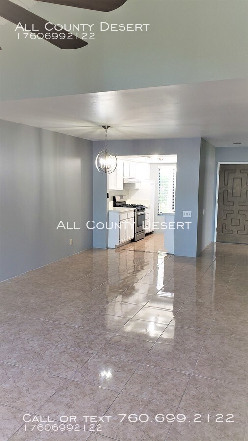 Building Photo - 2160 S Palm Canyon Dr