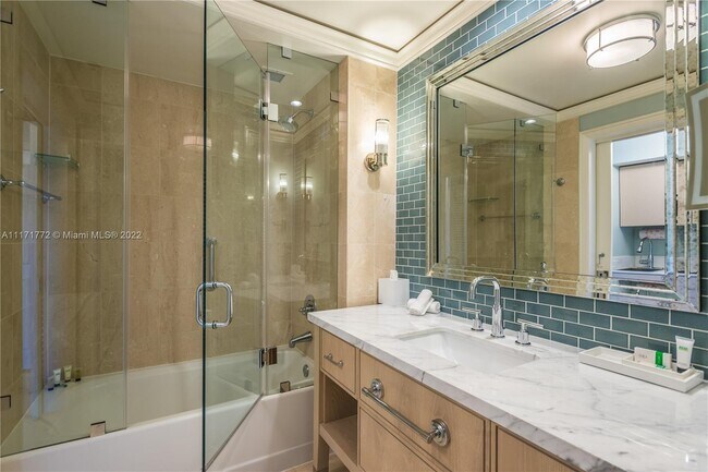 Foto del edificio - 455 Grand Bay Dr