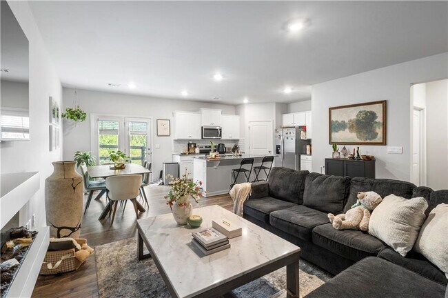 Foto del edificio - 381 Stoneybrook Dr