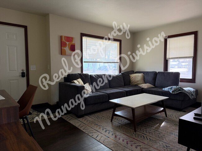 Foto del edificio - **Charming 2-Bed, 1-Bath Home with Retro Flair + Garage & Yard**