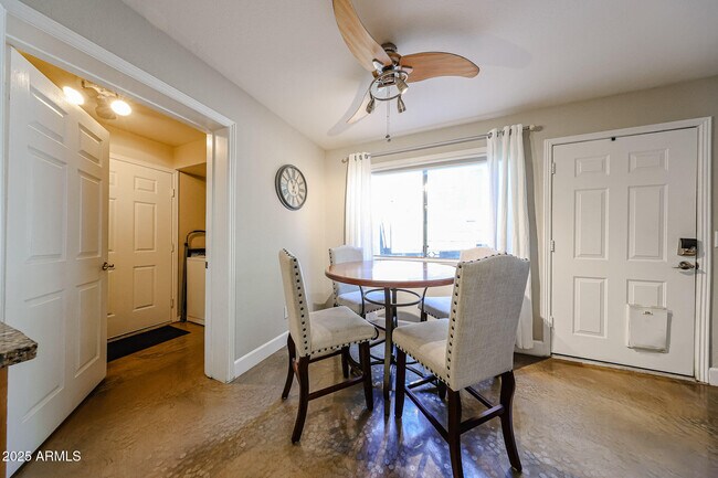 Foto del edificio - 8531 E Belleview St