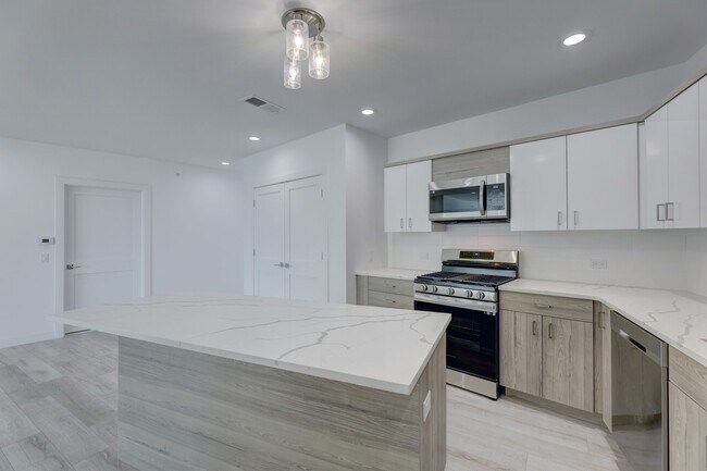 Foto del edificio - 8110 Lincoln Ave