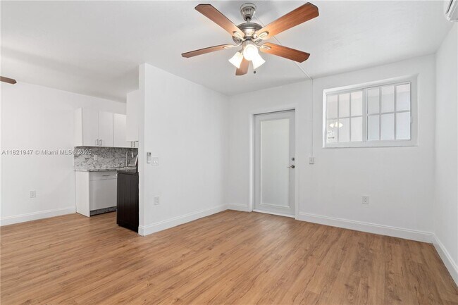 Foto del edificio - 160 NE 55th St