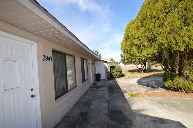 Foto del edificio - 7947 Pinehurst Dr