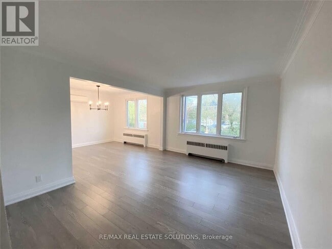 Building Photo - 5 Warwick Ave