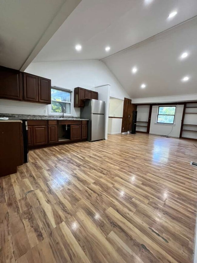 Building Photo - 2 Wildwood Trl