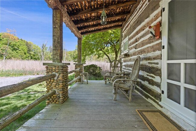Foto del edificio - 227 Cedar Ln