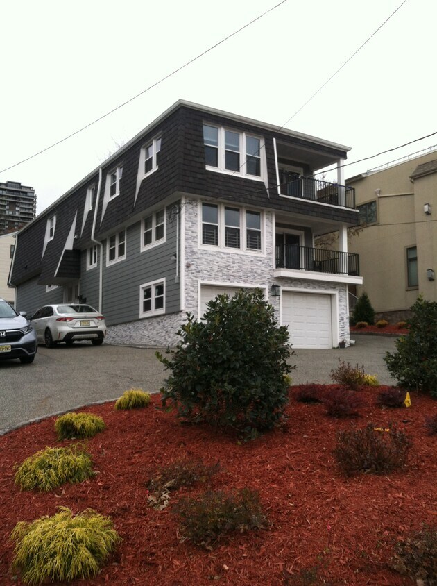 1276 River Rd Unit 3, Edgewater, NJ 07020 Apartments in Edgewater