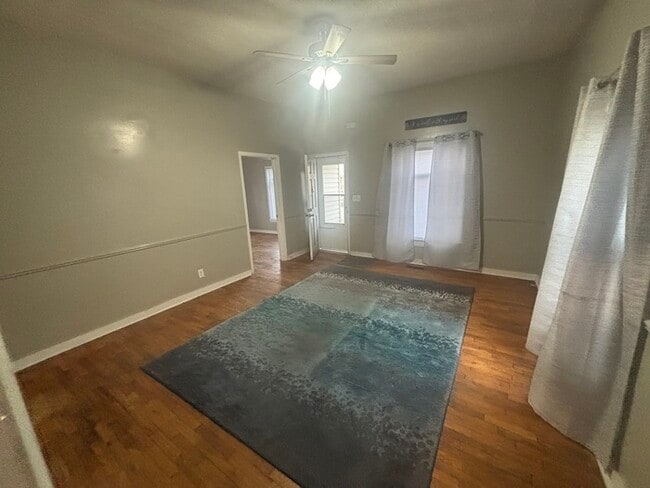 Foto del edificio - 1115 N Carlos Ave