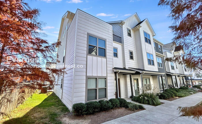 Foto principal - 208 Thompson Park Dr