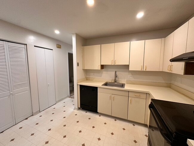 Foto del edificio - 585 Park Rd