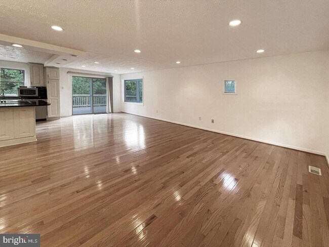 Foto del edificio - 1115 Riva Ridge Dr