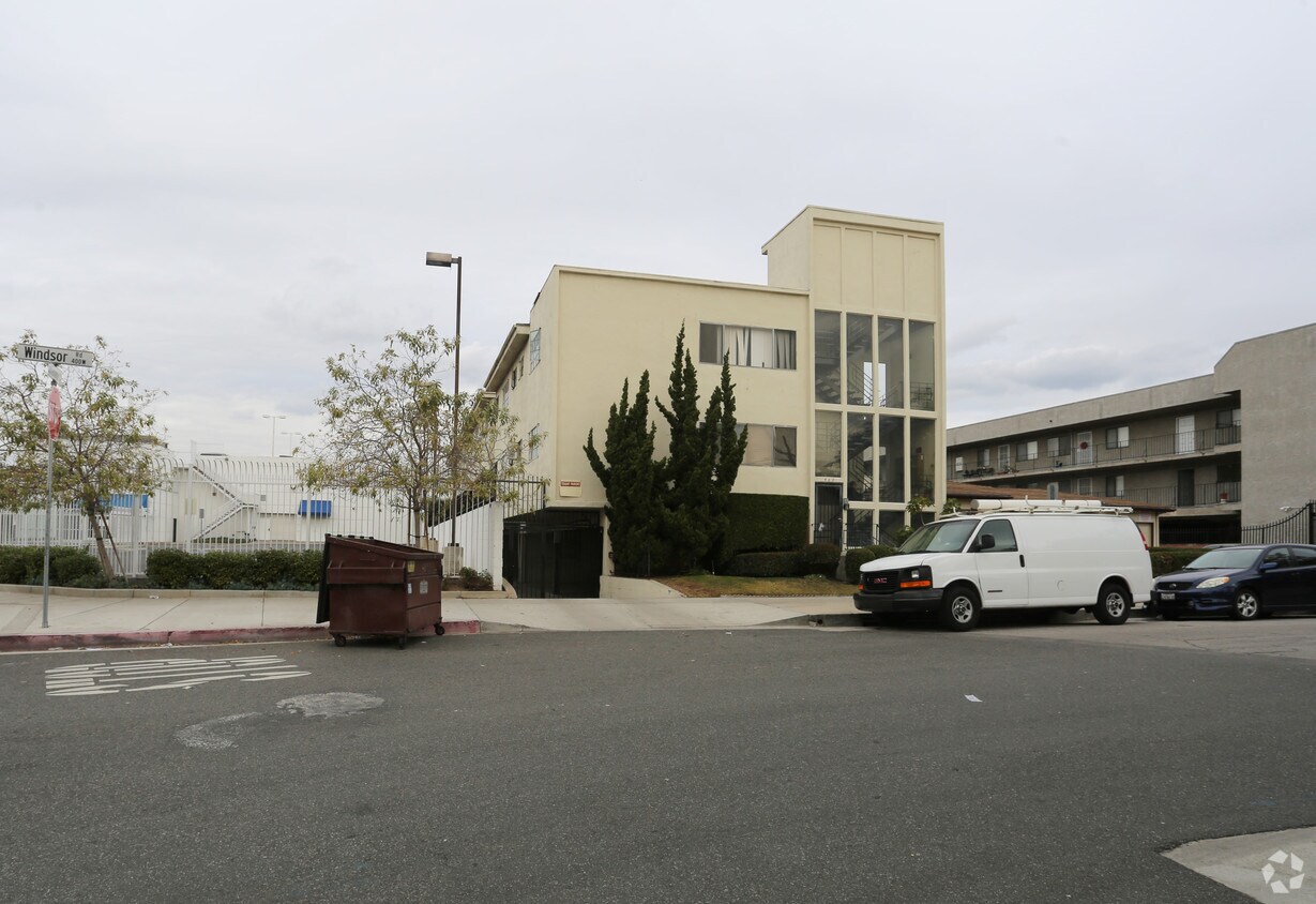 Building Photo - 469 W Windsor Rd
