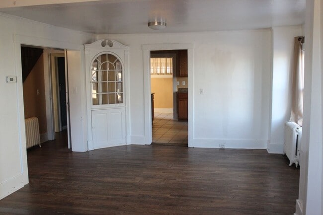 Building Photo - LARGE 3 bedroom in Old Broadmoor