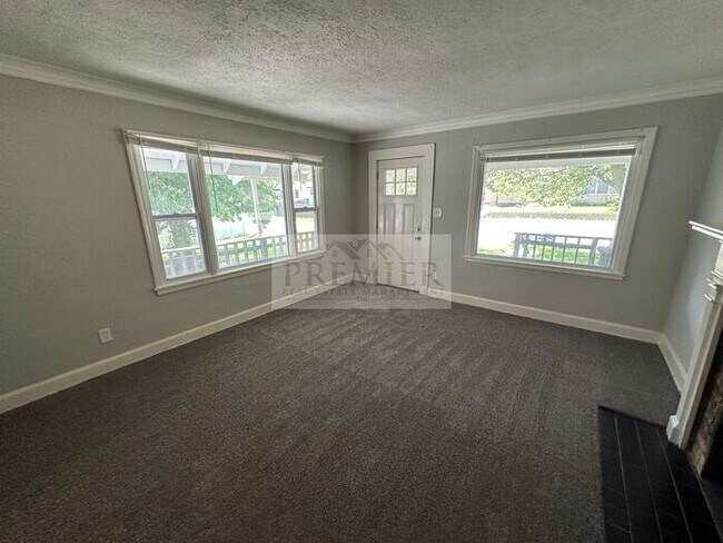 Foto del edificio - 1702 E 72nd St