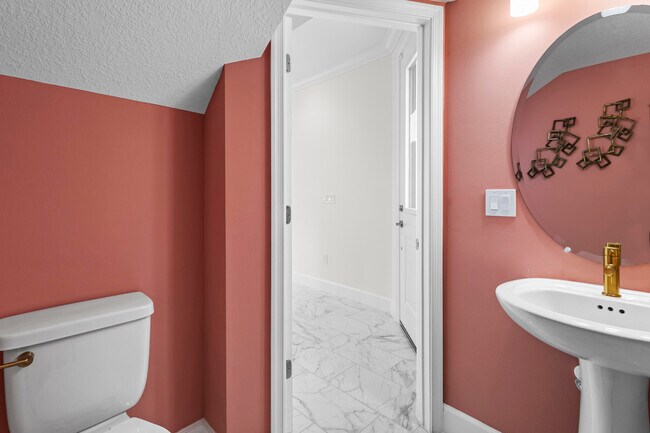 Foto del edificio - 16181 Oakview Dr