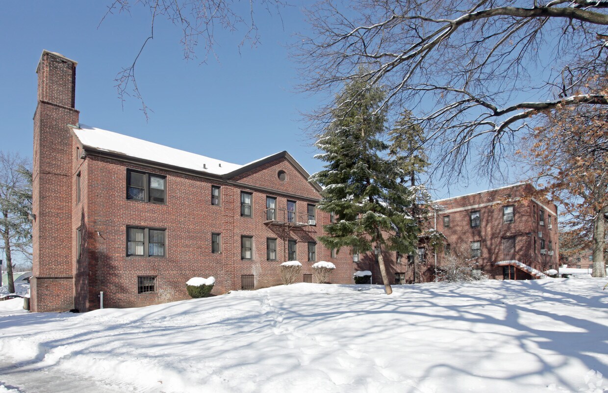 612 N Broad St - Salem Park Apartments