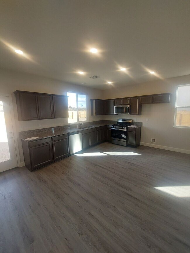 Foto del edificio - 755 Crimson Cir