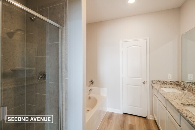 Building Photo - 2113 Jeanine Dr