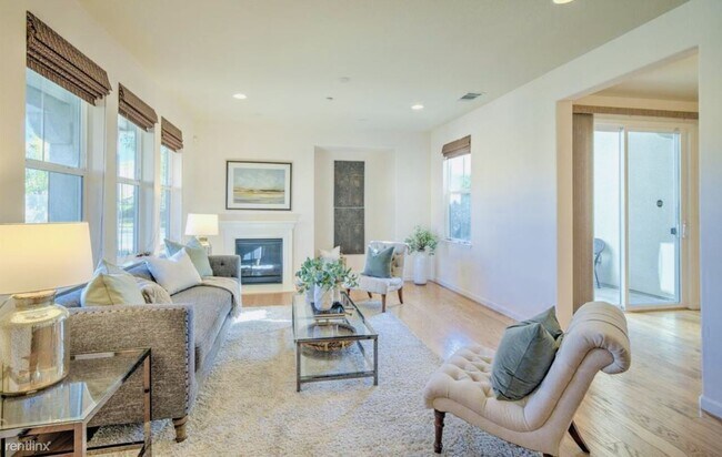 Building Photo - 3 br, 2.5 bath House - 5068 Fioli Loop