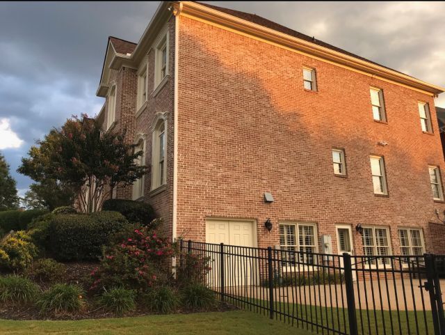 Foto del edificio - 8910 Pinehurst Cove