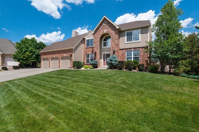 Building Photo - Amazing 5bdrm 4bath 3 car garage 2 story h...
