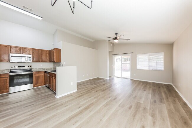 Building Photo - 427 N Payton