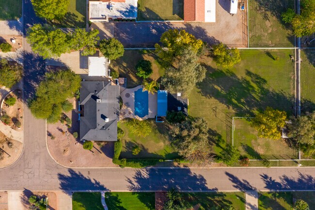 Foto del edificio - 2265 E Redfield Rd