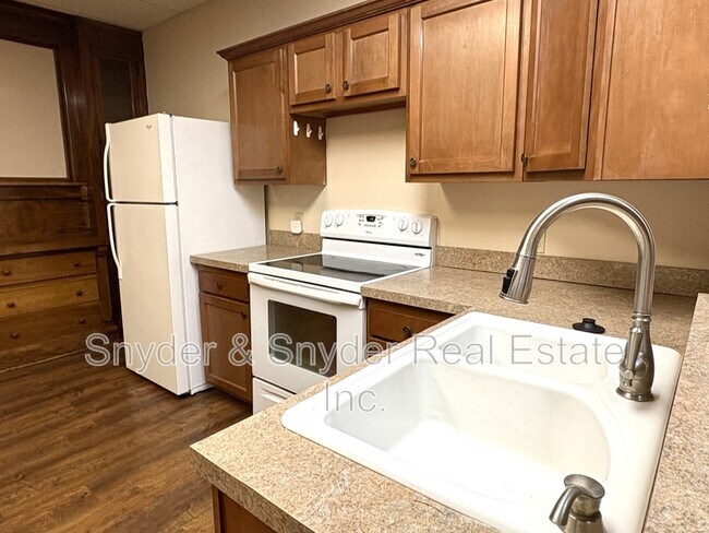 Foto del edificio - 777 W Market St