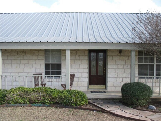 Foto del edificio - 7047 Smith Dairy Rd