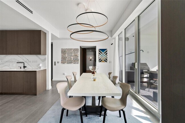 Foto del edificio - 16901 Collins Ave