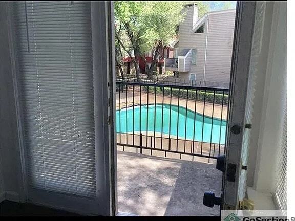 Foto del edificio - 9815 Walnut St