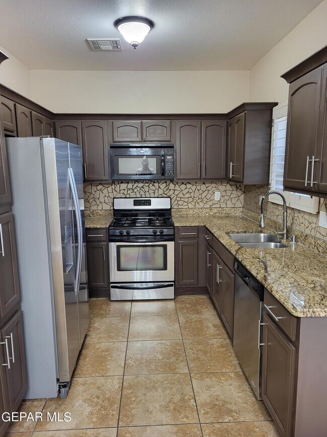Building Photo - 14681 Spanish Point Dr
