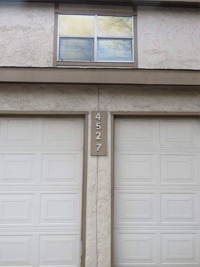 Foto del edificio - 4527 Terrace Manor Dr