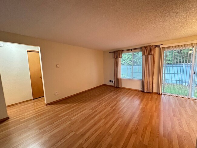 Foto del edificio - 2 Bedroom Condo in Lake Stevens!