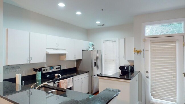 Foto del edificio - Dilworth Townhome For Rent