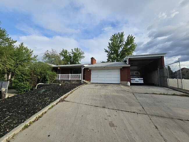 Building Photo - 1706 Creek Rd