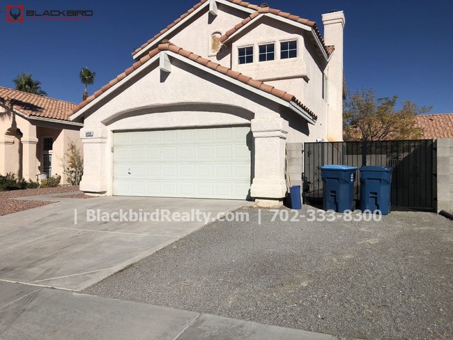Building Photo - Four Bedroom Two Story House with RV Parking