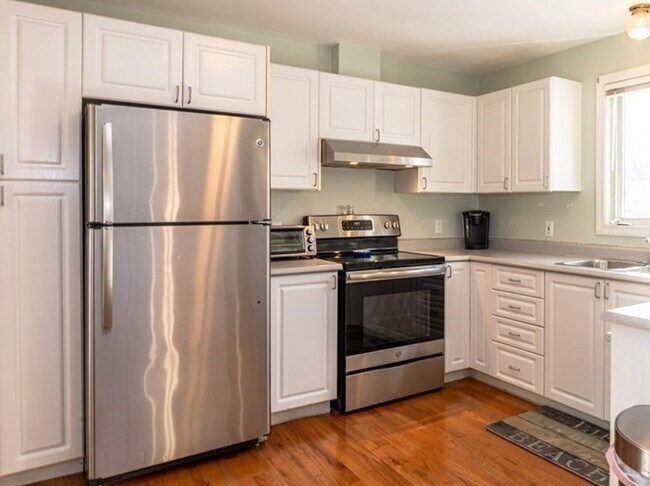 Foto del edificio - 18 Hampson Ave