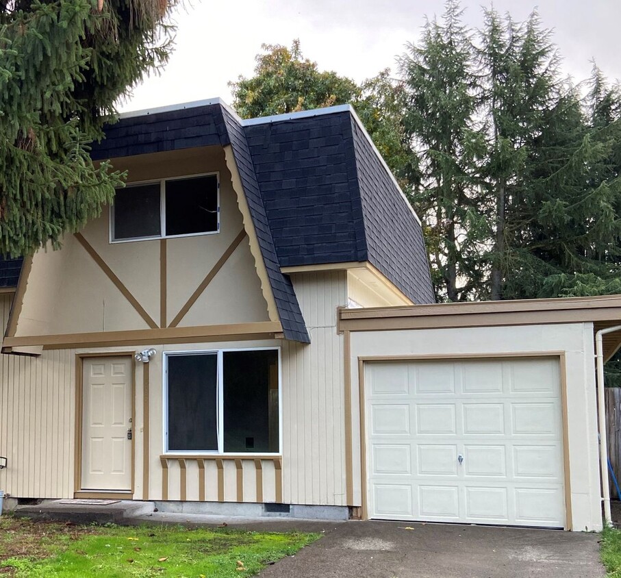 Primary Photo - Remodeled River Road Townhome