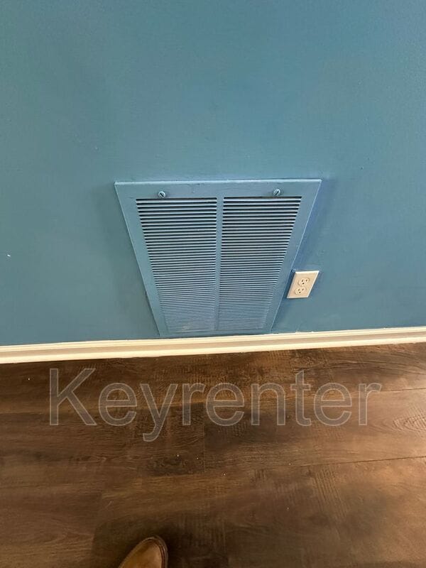 Building Photo - 300 Jefferson Ln