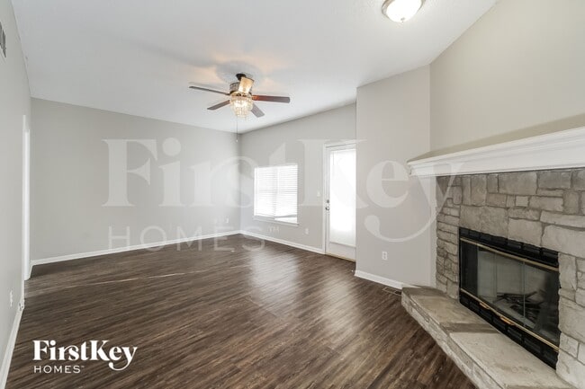 Building Photo - 1611 Cooper Dr