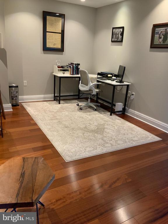 Building Photo - 1881 N Nash St