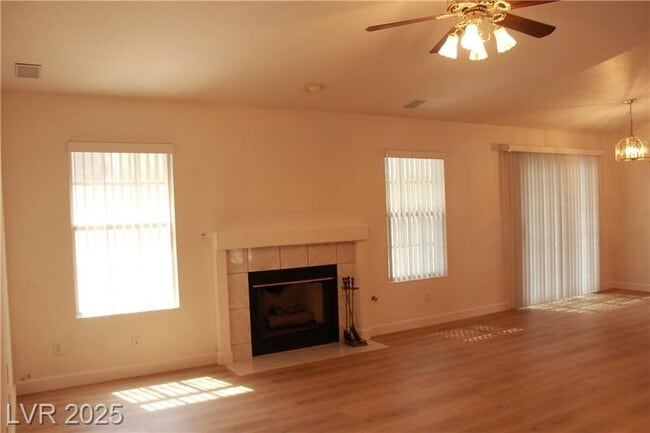 Building Photo - 5444 Desert Paradise Dr