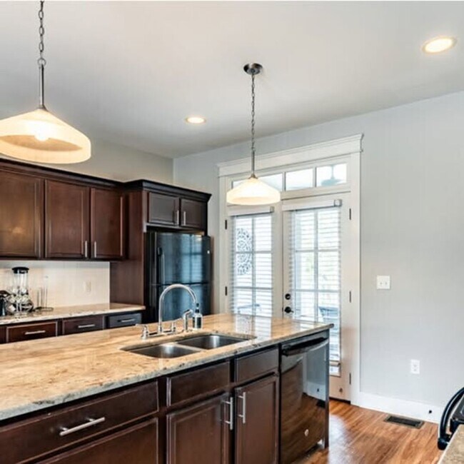 Foto del edificio - 1909 Convent Pl