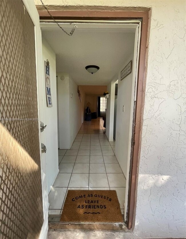 Foto del edificio - 8301 Sands Point Blvd