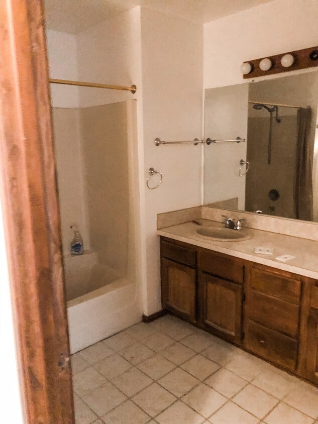 2937 SW Laura Ct, Troutdale, OR 97060 Townhome Rentals in Troutdale